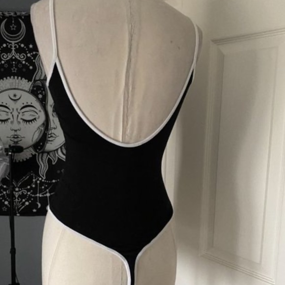 Flattering black bodysuit with white trim - Picture 2 of 5